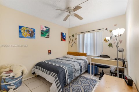 Condo in Coral Springs, Florida, 2 bedrooms  № 1396001 - photo 8