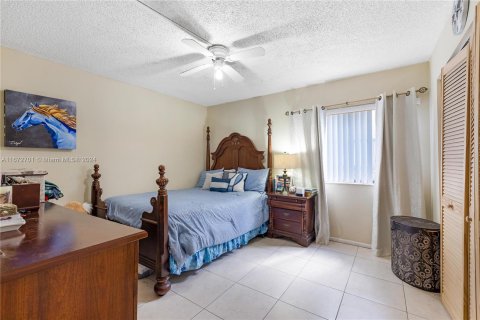 Condo in Coral Springs, Florida, 2 bedrooms  № 1396001 - photo 9