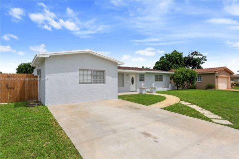 Villa ou maison à vendre à Pembroke Pines, Floride: 3 chambres, 190.64 m2 № 1395955 - photo 3