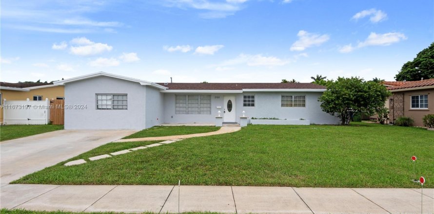 Villa ou maison à Pembroke Pines, Floride 3 chambres, 190.64 m2 № 1395955