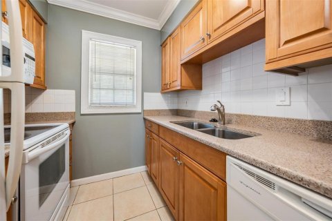 Condo in Tampa, Florida, 1 bedroom  № 1417370 - photo 15