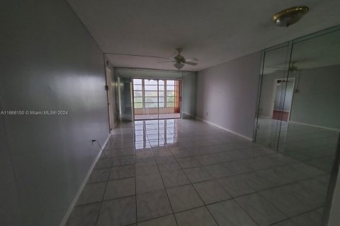 Condo in Sunrise, Florida, 2 bedrooms  № 1396803 - photo 9