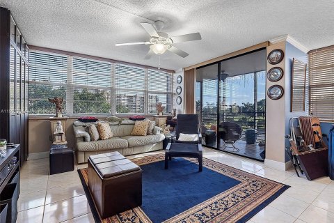 Copropriété à vendre à Pembroke Pines, Floride: 2 chambres, 104.05 m2 № 1021416 - photo 3