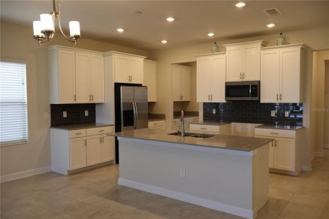 Casa en venta en Kissimmee, Florida, 5 dormitorios, 358.88 m2 № 1361692 - foto 15