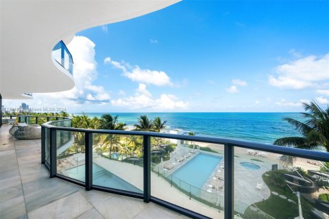 Condo in Sunny Isles Beach, Florida, 4 bedrooms  № 1184090 - photo 1