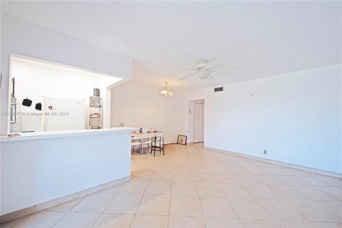Copropriété à vendre à Hallandale Beach, Floride: 1 chambre, 52.4 m2 № 1184347 - photo 3