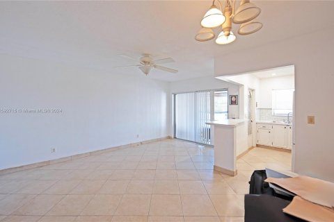 Condominio en venta en Hallandale Beach, Florida, 1 dormitorio, 52.4 m2 № 1184347 - foto 6