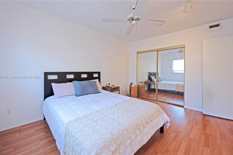 Condominio en venta en Hallandale Beach, Florida, 1 dormitorio, 52.4 m2 № 1184347 - foto 11