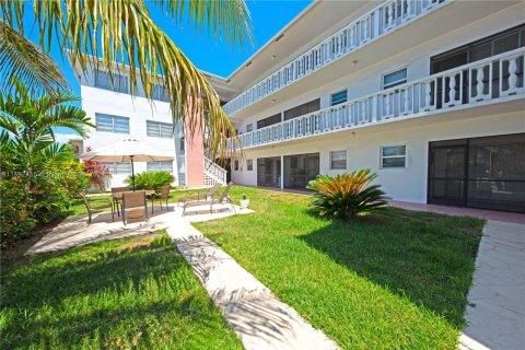 Condominio en venta en Hallandale Beach, Florida, 1 dormitorio, 52.4 m2 № 1184347 - foto 14