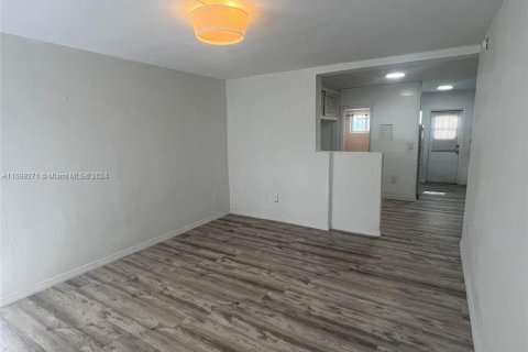 Condominio en venta en Miami Beach, Florida, 42.74 m2 № 1209440 - foto 3