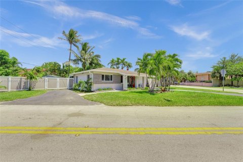 House in Oakland Park, Florida 3 bedrooms, 62.43 sq.m. № 1231961 - photo 2