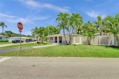 House in Oakland Park, Florida 3 bedrooms, 62.43 sq.m. № 1231961 - photo 3