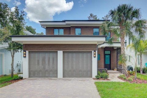 House in Tampa, Florida 4 bedrooms, 322.37 sq.m. № 1279504 - photo 1