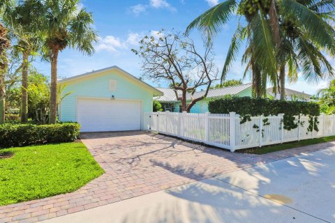 House in Jupiter, Florida 5 bedrooms, 249.26 sq.m. № 1074971 - photo 9