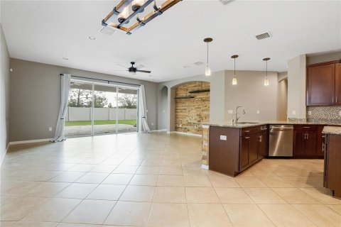 Casa en venta en Land O' Lakes, Florida, 4 dormitorios, 266.82 m2 № 1388724 - foto 9