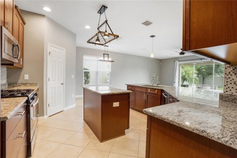 House in CONNERTON

 in Land O' Lakes, Florida 4 bedrooms, 266.82 sq.m. № 1388724 - photo 10