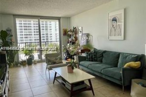 Copropriété à vendre à Surfside, Floride: 2 chambres, 95.13 m2 № 1033563 - photo 17