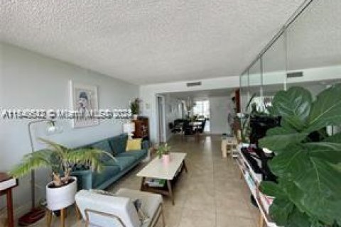 Condominio en venta en Surfside, Florida, 2 dormitorios, 95.13 m2 № 1033563 - foto 18