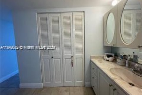 Condominio en venta en Surfside, Florida, 2 dormitorios, 95.13 m2 № 1033563 - foto 11