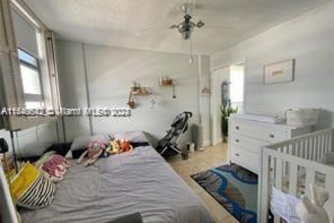 Condominio en venta en Surfside, Florida, 2 dormitorios, 95.13 m2 № 1033563 - foto 4