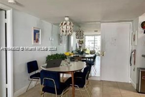 Condominio en venta en Surfside, Florida, 2 dormitorios, 95.13 m2 № 1033563 - foto 21