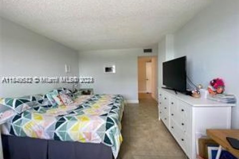 Copropriété à vendre à Surfside, Floride: 2 chambres, 95.13 m2 № 1033563 - photo 13