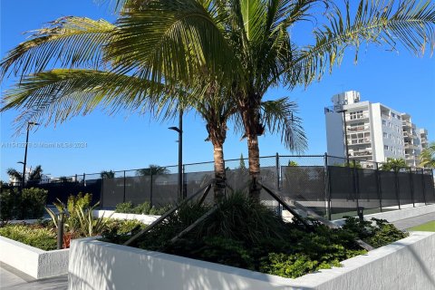 Copropriété à vendre à Miami Beach, Floride: 2 chambres, 100.71 m2 № 1045156 - photo 16