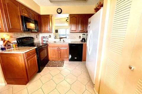 Condo in Delray Beach, Florida, 2 bedrooms  № 1358935 - photo 14