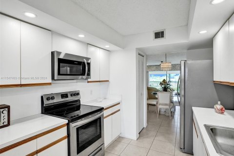 Condominio en venta en Pembroke Pines, Florida, 2 dormitorios, 132.66 m2 № 1056735 - foto 5