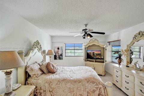 Condo in Pembroke Pines, Florida, 2 bedrooms  № 1056735 - photo 13