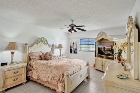 Condo in Pembroke Pines, Florida, 2 bedrooms  № 1056735 - photo 12