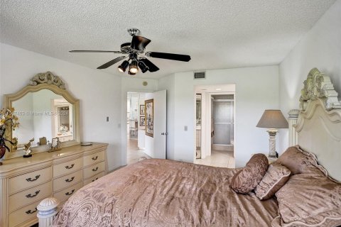 Copropriété à vendre à Pembroke Pines, Floride: 2 chambres, 132.66 m2 № 1056735 - photo 14