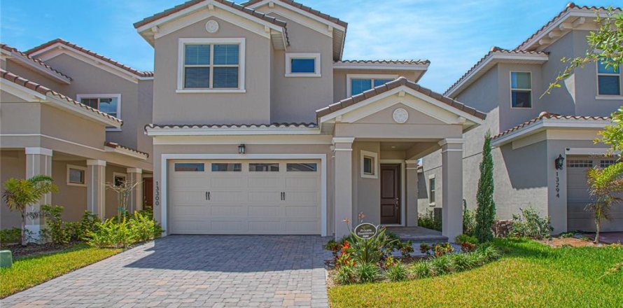 House in Orlando, Florida 5 bedrooms, 295.43 sq.m. № 1091119