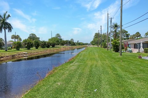 Villa ou maison à vendre à West Palm Beach, Floride: 2 chambres, 77.02 m2 № 1210479 - photo 11