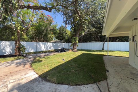 Casa en venta en Fort Lauderdale, Florida, 3 dormitorios, 179.67 m2 № 1210433 - foto 2