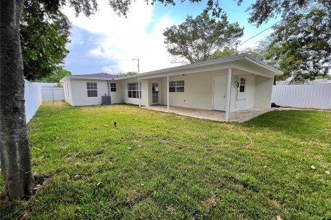 House in Fort Lauderdale, Florida 3 bedrooms, 179.67 sq.m. № 1210433 - photo 1