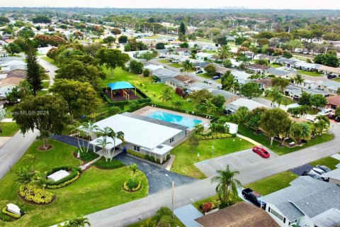 Casa en venta en Tamarac, Florida, 2 dormitorios, 124.67 m2 № 1019459 - foto 30