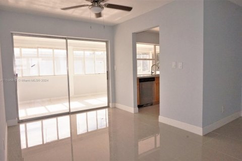 Casa en venta en Tamarac, Florida, 2 dormitorios, 124.67 m2 № 1019459 - foto 11