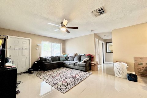 Casa en venta en Tamarac, Florida, 2 dormitorios, 124.67 m2 № 1019459 - foto 6