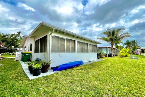 House in Tamarac, Florida 2 bedrooms, 124.67 sq.m. № 1019459 - photo 23