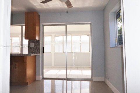 Casa en venta en Tamarac, Florida, 2 dormitorios, 124.67 m2 № 1019459 - foto 12