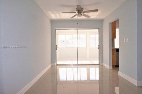 Casa en venta en Tamarac, Florida, 2 dormitorios, 124.67 m2 № 1019459 - foto 10