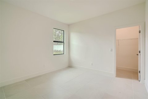 Casa en venta en Palm City, Florida, 4 dormitorios, 277.41 m2 № 1100115 - foto 5
