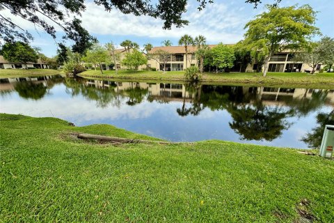 Townhouse in Coconut Creek, Florida 2 bedrooms, 124.77 sq.m. № 1100117 - photo 4