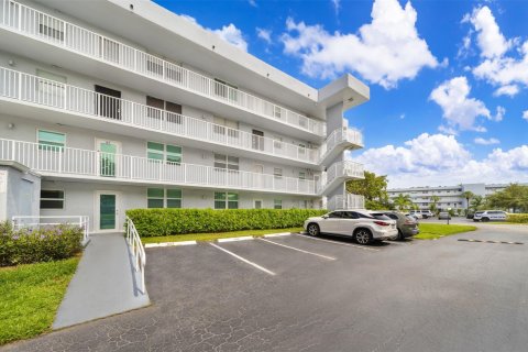 Condo in Oakland Park, Florida, 2 bedrooms  № 1040629 - photo 18