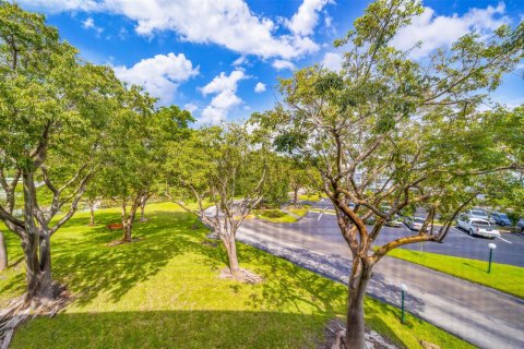 Condo in Oakland Park, Florida, 2 bedrooms  № 1040629 - photo 16