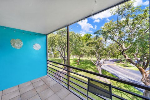 Condo in Oakland Park, Florida, 2 bedrooms  № 1040629 - photo 12