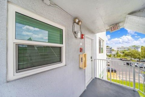 Condo in Oakland Park, Florida, 2 bedrooms  № 1040629 - photo 9