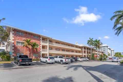 Condo in Fort Lauderdale, Florida, 2 bedrooms  № 1040716 - photo 1