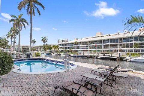 Condo in Fort Lauderdale, Florida, 2 bedrooms  № 1040716 - photo 2